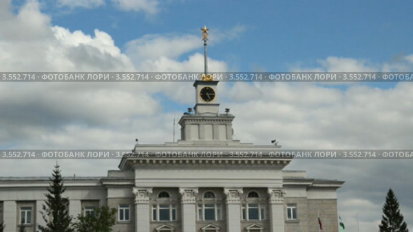 Уфа, Пушкина 95, административное здание на Советской площади (2012 год). Стоковое видео, видеограф Mikhail Erguine / Фотобанк Лори