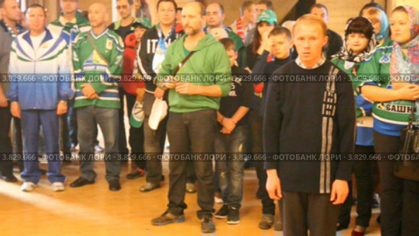 Уфа - сентябрь 2012: Панихида по хоккейной команде "Локомотив" Редакционное видео, видеограф Mikhail Erguine / Фотобанк Лори