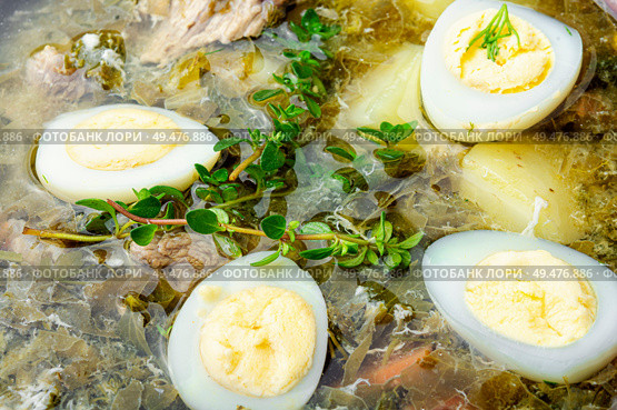 Ukrainian green borsch.Borsch with sorrel and nettles.Ukrainian cuisine.Diet sorrel soup with egg. Ukrainian green borsch. Стоковое фото, агентство Ingram Publishing / Фотобанк Лори