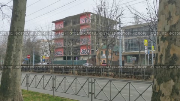 Улица города (2024 год). Редакционное видео, видеограф Сергей Татаринцев / Фотобанк Лори