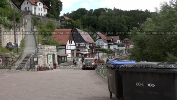 Улица городка Ратен. Германия. Лето. Саксонская Швейцария. Street in the town of Rathen. Germany. Summer. Saxon Switzerland. Редакционное видео, видеограф Горшков Александр / Фотобанк Лори