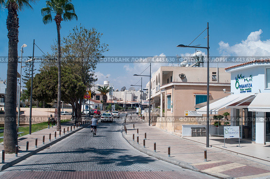 Улица курортного города Ларнака, Кипр (2010 год). Редакционное фото, фотограф Кекяляйнен Андрей / Фотобанк Лори