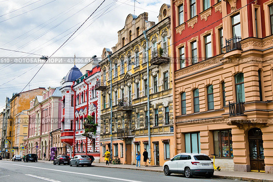 Улица Некрасова. Летний день. Санкт-Петербург (2024 год). Редакционное фото, фотограф E. O. / Фотобанк Лори