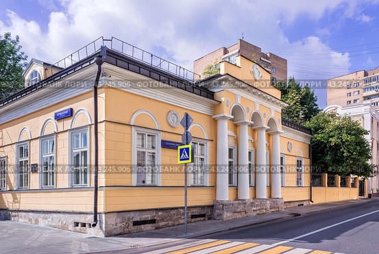 Улица Пречистенка, Гагаринский переулок, Дом В.И. Штейнгейля – Лопатиных, Москва (2023 год). Стоковое фото, фотограф Baturina Yuliya / Фотобанк Лори