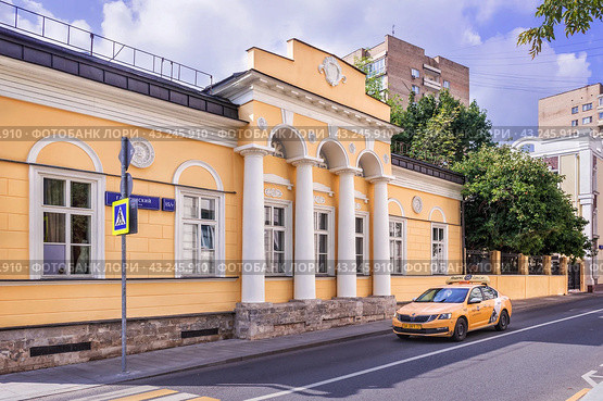 Улица Пречистенка, Гагаринский переулок, Дом В.И. Штейнгейля – Лопатиных, Москва (2023 год). Редакционное фото, фотограф Baturina Yuliya / Фотобанк Лори