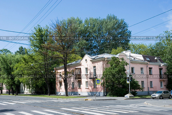 Улица Савушкина. Малоэтажная застройка. Санкт-Петербург (2015 год). Редакционное фото, фотограф Александр Щепин / Фотобанк Лори