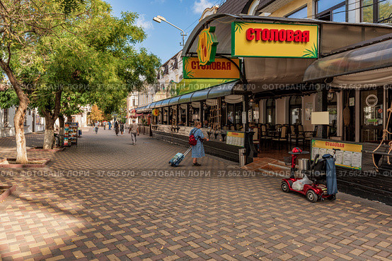 Urban landscape Gallery Street in Feodosia  Городской пейзаж улица Галерейная в Феодосии (2020 год). Редакционное фото, фотограф Владимир Ушаров / Фотобанк Лори