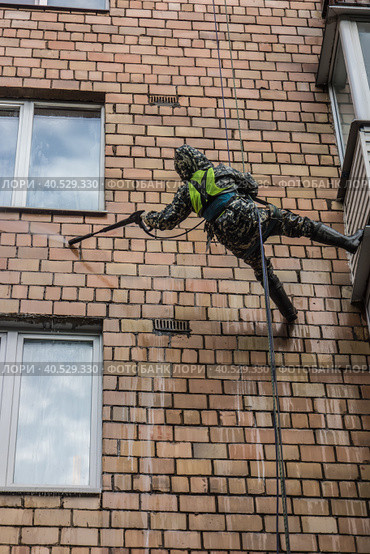 Urban mountaineering. Industrial climbers (2021 год). Редакционное фото, фотограф Iva Noel / Фотобанк Лори