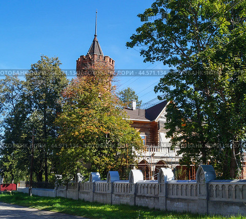 Усадьба Сеньковых на улице Киселева 40 в городе Вязники Владимирской области (2024 год). Стоковое фото, фотограф Сергей Овчинников / Фотобанк Лори
