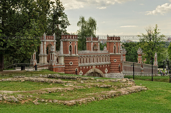 Усадьба Царицыно, Фигурный мост, Москва (2012 год). Редакционное фото, фотограф Алексей Голованов / Фотобанк Лори