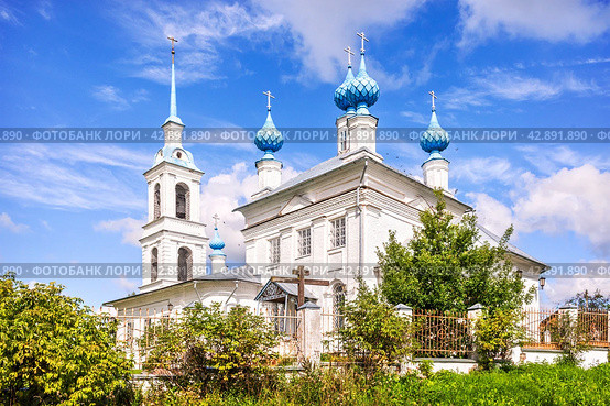 Успенская церковь в Домнино, село Сусанино, Костромская область (2019 год). Стоковое фото, фотограф Baturina Yuliya / Фотобанк Лори