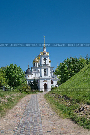 Успенский собор в Дмитрове. Московская область, Россия (2024 год). Редакционное фото, фотограф Елена Коромыслова / Фотобанк Лори