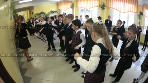 Утренняя зарядка в начальной школе (2016 год). Редакционное видео, видеограф Кекяляйнен Андрей / Фотобанк Лори