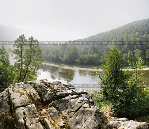 Южный Урал, река Зилим в тумане. The Southern Urals, the Zilim River in the fog. Стоковое фото, фотограф Евгений Романов / Фотобанк Лори
