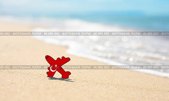 Vacation on the coast of Turkey. Airplane in the colors of the flag of Turkey on the seashore (2022 год). Стоковое фото, фотограф Никита Бурденков / Фотобанк Лори