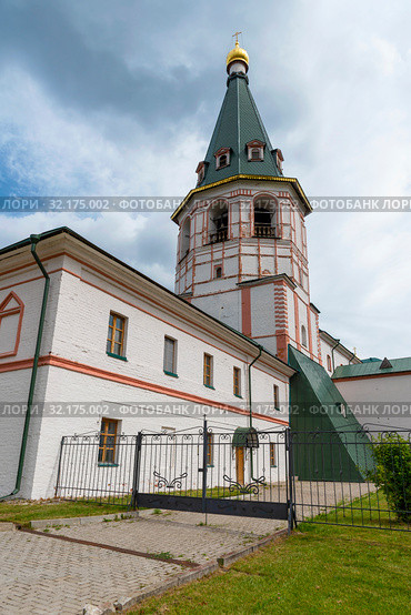 Валдайский Иверский мужской монастырь. Колокольня. Валдай, Новгородская область (2018 год). Стоковое фото, фотограф Александр Щепин / Фотобанк Лори