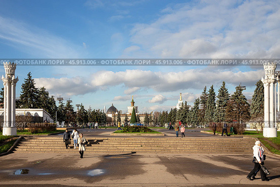 ВДНХ солнечным осенним днем (2013 год). Москва. Редакционное фото, фотограф Лариса Гордеева / Фотобанк Лори