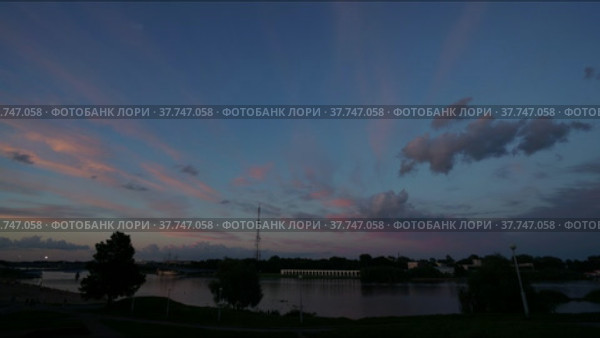 Вечерний закат, плывущие облака. time-lapse 4К. Стоковое видео, видеограф Руслан Лесков / Фотобанк Лори