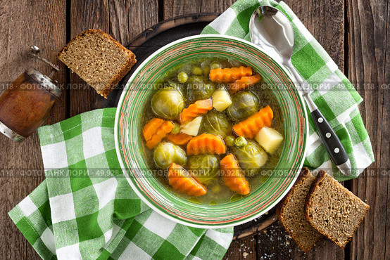 Vegetable soup with brussel sprouts on wooden rustic table, top view. Стоковое фото, агентство Ingram Publishing / Фотобанк Лори