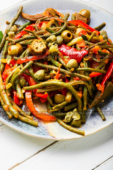 Vegetarian diet ragout, steamed vegetables. Healthy food Lenten menu. Appetizing dish of stewed vegetables. Стоковое фото, агентство Ingram Publishing / Фотобанк Лори