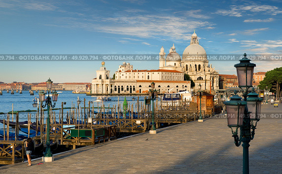 Venice with gondolas on Grand Canal against San Giorgio Maggiore church in Venice, Italy. Стоковое фото, агентство Ingram Publishing / Фотобанк Лори