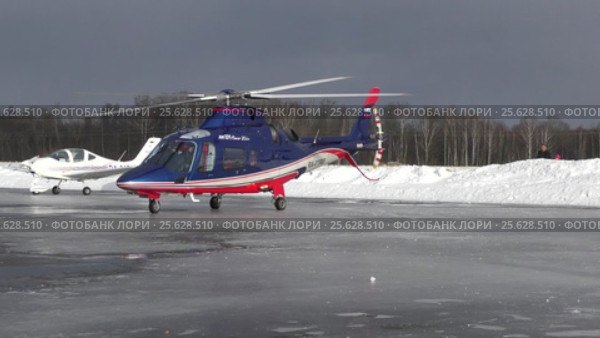 Вертолет Agusta AW109 Power Elite (бортовой RA-01794) на рулении (2017 год). Редакционное видео, видеограф Alexei Tavix / Фотобанк Лори