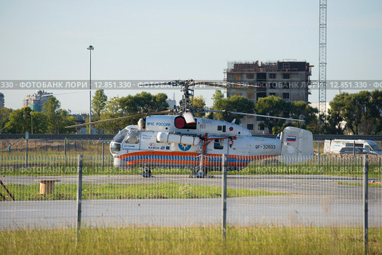 Вертолет Kamov Ka-32A11BC "Николай Майданов" (RF-32803) МЧС России на стоянке вертолетного клуба "Хелидрайв". Санкт-Петербург (2015 год). Редакционное фото, фотограф Виктор Карасев / Фотобанк Лори