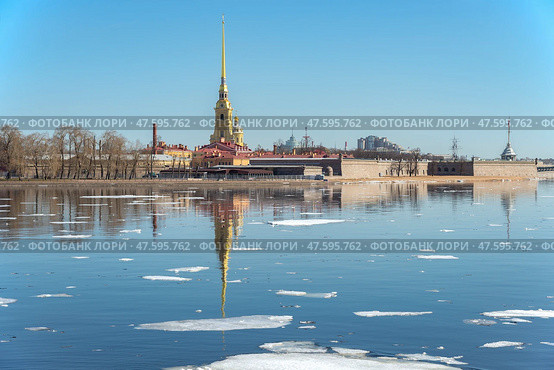 Весенний ледоход у Петропавловской крепости. Санкт-Петербург (2023 год). Стоковое фото, фотограф Анна Карасева / Фотобанк Лори