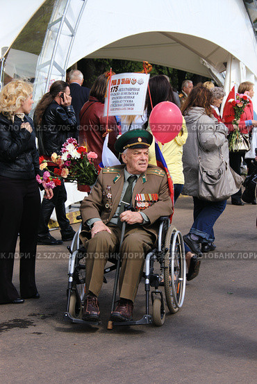 Ветеран Великой Отечественной войны. День Победы (2011 год). Редакционное фото, фотограф Илюхина Наталья / Фотобанк Лори