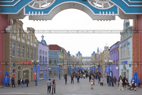 Вход в парк развлечений Magic City в центре города Ташкент, Узбекистан. Пасмурный зимний день. (2023 год). Редакционное фото, фотограф Александр Кузнецов / Фотобанк Лори