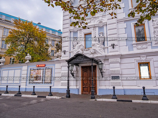 Вход в роскошную усадьбу Рукавишниковых. Редакционное фото, фотограф Илья Старков / Фотобанк Лори