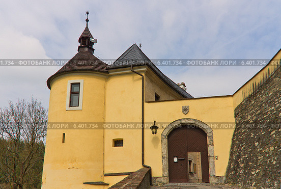 Вход в замок Чешский Штернберг (основан в 1241 г.). Чехия (2012 год). Стоковое фото, фотограф Иван Марчук / Фотобанк Лори