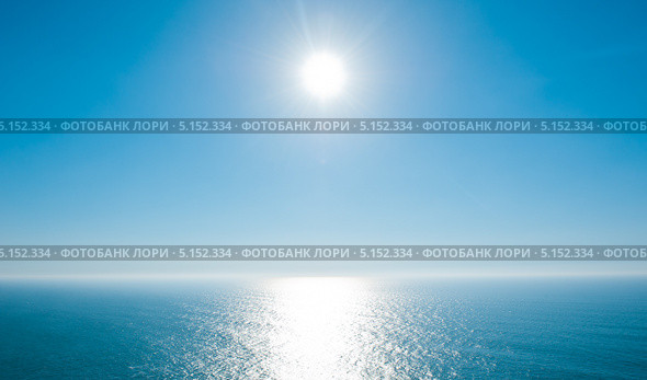 Вид на Атлантический океан с мыса Рока (Cabo da Roca) - самой западной точки Евразийского континента, Португалия. Стоковое фото, фотограф E. O. / Фотобанк Лори