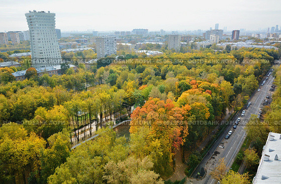Вид на Бабушкинский парк культуры и отдыха в Москве осенью (Лосиноостровский район) Стоковое фото, фотограф Александр Замараев / Фотобанк Лори