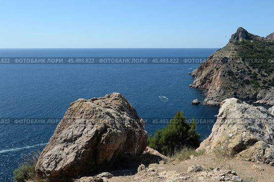 Вид на Чёрное море с горы Кастрон, Крым, Россия (2021 год). Редакционное фото, фотограф Free Wind / Фотобанк Лори