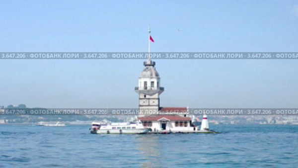 Вид на Девичью башню с побережья Salacak, Стамбул, Турция (2012 год). Редакционное видео, видеограф Николай Михальченко / Фотобанк Лори