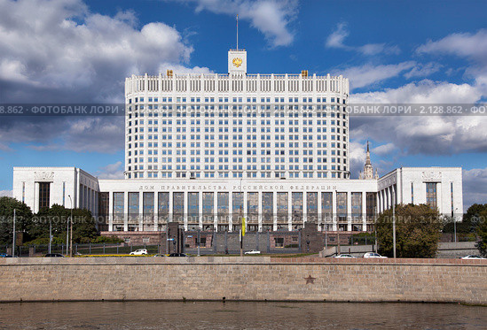 Вид на Дом Правительства Российской Федерации со стороны набережной Тараса Шевченко, Москва (2010 год). Стоковое фото, фотограф Николай Винокуров / Фотобанк Лори