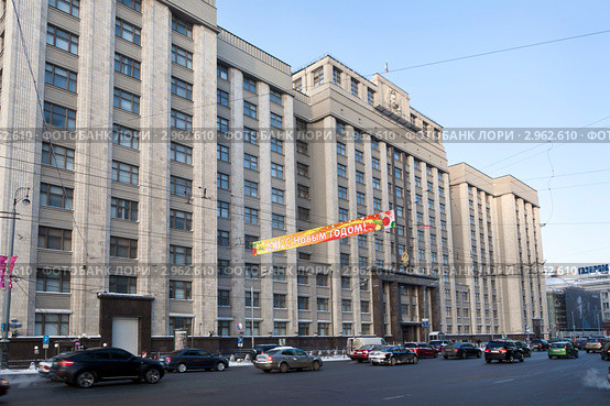 Вид на фасад здания Государственной Думы в дни новогодних праздников, город Москва, Россия (2011 год). Редакционное фото, фотограф Николай Винокуров / Фотобанк Лори