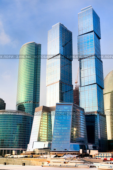 Вид на финансово-офисный центр "Москва-Сити" в городе Москве, Россия (2011 год). Редакционное фото, фотограф Николай Винокуров / Фотобанк Лори