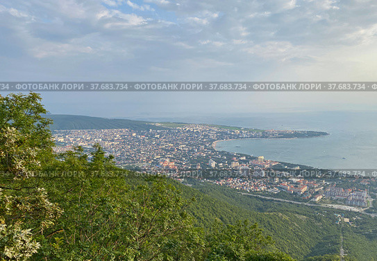 Вид на Геленджик с обзорной площадки Сафари-парка (2021 год). Стоковое фото, фотограф Мария Кылосова / Фотобанк Лори