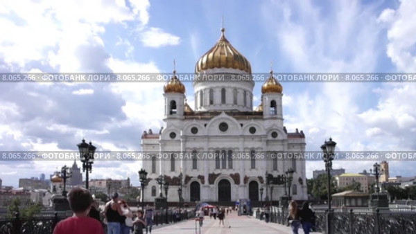 Вид на Храм Христа Спасителя с Патриаршего моста. Timelapse (2015 год). Стоковое видео, видеограф Parmenov Pavel / Фотобанк Лори