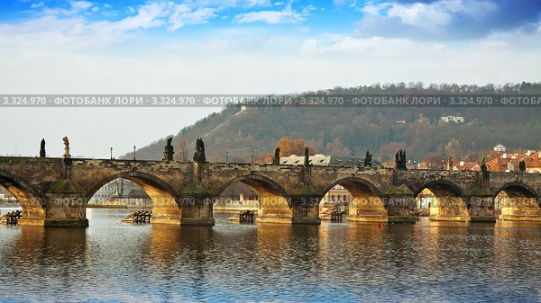 Вид на Карлов мост. Прага, Чешская Республика (2011 год). Стоковое фото, фотограф Яков Филимонов / Фотобанк Лори