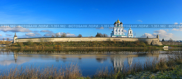 Вид на кремль и Троицкий собор. Панорама (2009 год). Редакционное фото, фотограф Валентина Троль / Фотобанк Лори