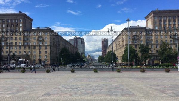 Вид на Ленинский проспект с Московской площади, пересечение с Московским проспектом. Санкт-Петербург (2022 год). Редакционное видео, видеограф Кекяляйнен Андрей / Фотобанк Лори