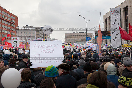 Вид на многотысячный митинг на проспекте Академика Сахарова 24 декабря 2011 года - За честные выборы, город Москва. Редакционное фото, фотограф Николай Винокуров / Фотобанк Лори