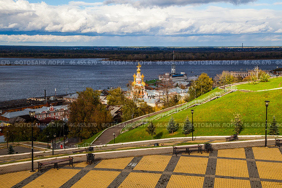 Вид на набережную Феодоровского и Строгановскую церковь в Нижнем Новгороде. Стоковое фото, фотограф Igor Lijashkov / Фотобанк Лори