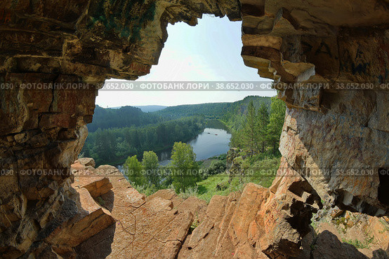 Вид на реку Юрюзань из Идрисовской пещеры. Стоковое фото, фотограф Василий Быстрицкий / Фотобанк Лори