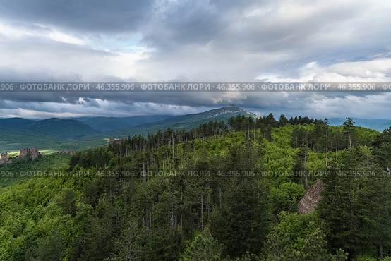 Вид на скалы Белоградчик (Belogradchik) ,природная достопримечательность, Болгария (2019 год). Стоковое фото, фотограф Дымов Игорь / Фотобанк Лори