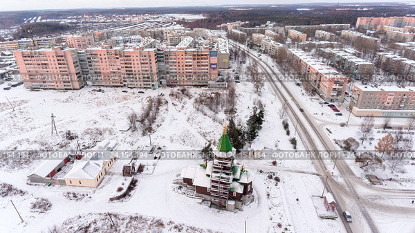Вид на спальный микрорайон в городе Сегежа в лучах закатного зимнего солнца. Карелия (2016 год). Редакционное фото, фотограф Кекяляйнен Андрей / Фотобанк Лори