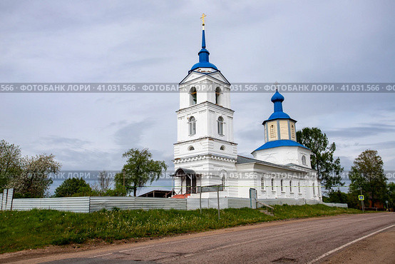 Вид на Церковь Александра Невского в Яжелбицах (2023 год). Редакционное фото, фотограф Литвяк Игорь / Фотобанк Лори